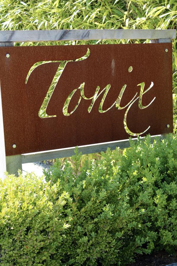 Tonix Boutique Accommodation Lawrence Exterior photo